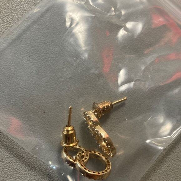 Stud Earrings circle design cz gold tone - Picture 2 of 3